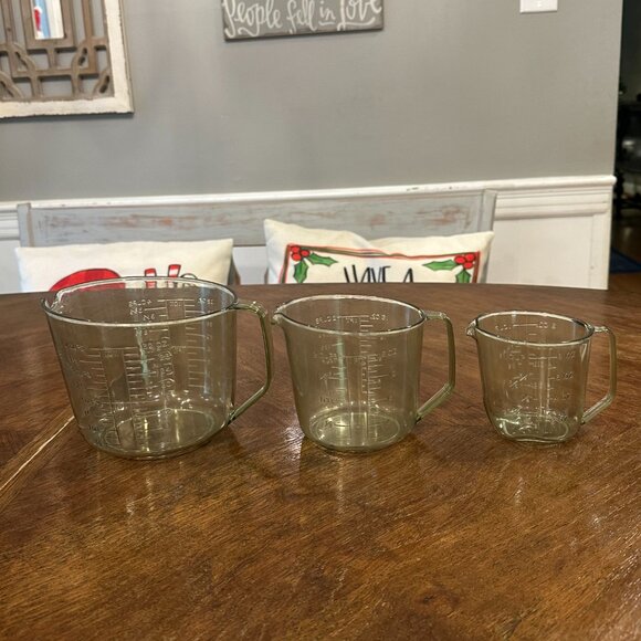 vintage Rubbermaid measuring cups (set of 3) - Picture 3 of 6